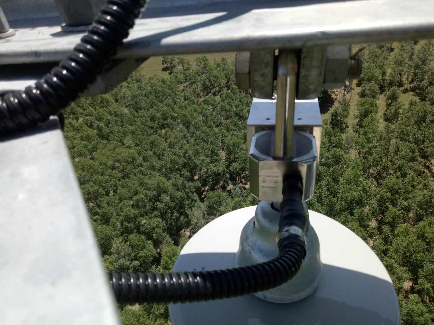 武漢電網(wǎng)加裝覆冰在線監(jiān)控裝置，為觀冰、抗冰舉措助力