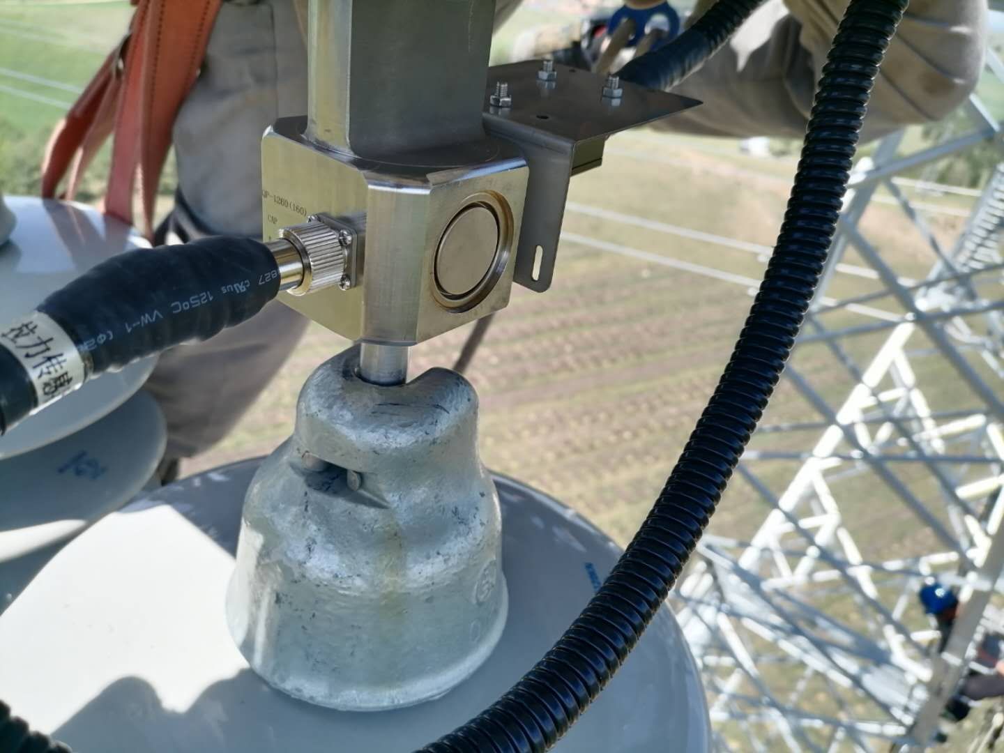 武漢電網(wǎng)加裝覆冰在線監(jiān)控裝置，為觀冰、抗冰舉措助力